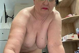 HotMilfPussy Cam