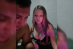 LOVELYTWINS Cam
